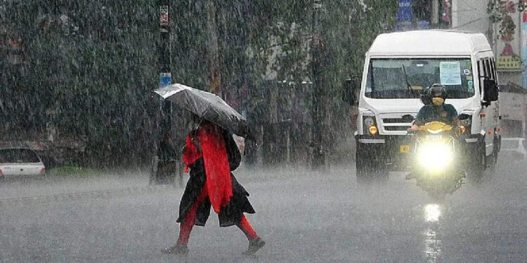 ഈ-ജില്ലകളിലേക്ക്-ശക്തമായ-മഴയെത്തും;-യെല്ലോ-അലേർട്ട്,-31വരെ-മുന്നറിയിപ്പ്