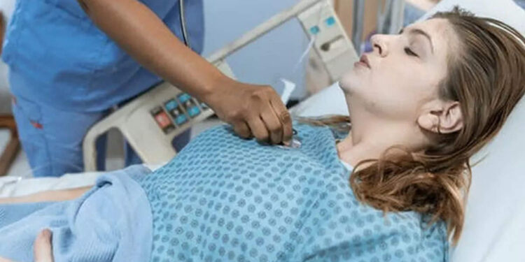 സ്ത്രീകളില്‍-ഹൃദയാഘാതം:-സമ്മര്‍ദ്ദവും-ആര്‍ത്തവവിരാമവും-ഒക്കെ-കാരണങ്ങളാണ്