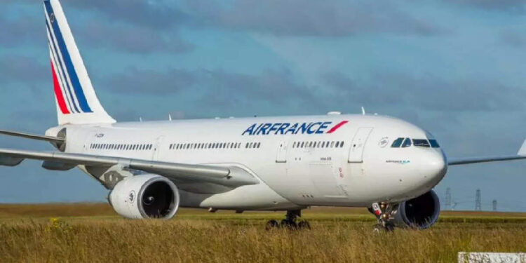 ആകാശത്ത്-വിമാനത്തില്‍-പൈലറ്റുമാരുടെ-പൊരിഞ്ഞ-അടി;-അന്തംവിട്ട്-യാത്രക്കാര്‍