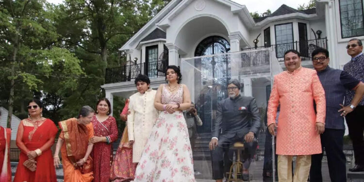 ‘ബച്ചന്‍-ഞങ്ങള്‍ക്ക്-ദൈവത്തെ-പോലെ’,-വീടിന്-മുന്നില്‍-60-ലക്ഷത്തിന്റെ-പ്രതിമ-സ്ഥാപിച്ച്-ആരാധകനും-കുടുംബവും