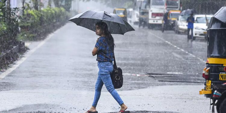 അതിശക്തമായ-മഴ-തുടരും;-ഇന്ന്-10-ജില്ലകളിലും-നാളെ-മൂന്നിടത്തും-ഓറഞ്ച്-അലേർട്ട്