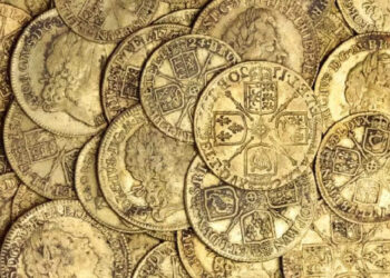 വീടിന്റെ-തറ-പൊളിച്ചപ്പോള്‍-കിട്ടിയത്-264-സ്വര്‍ണനാണയങ്ങള്‍;-അമ്പരന്ന്-ദമ്പതികള്‍