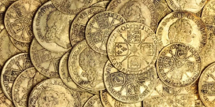 വീടിന്റെ-തറ-പൊളിച്ചപ്പോള്‍-കിട്ടിയത്-264-സ്വര്‍ണനാണയങ്ങള്‍;-അമ്പരന്ന്-ദമ്പതികള്‍