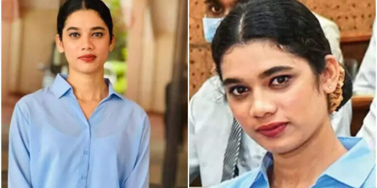 പത്രക്കടലാസിൽ-കണ്ട-എയർഹോസ്റ്റസിൻ്റെ-ചിത്രം;-കൂലിപ്പണിക്കാരുടെ-മകൾ-ഒടുവിൽ-കാബിൻ-ക്രൂ;-അഭിമാനമായി-ഗോപിക