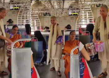 നിറ-പുഞ്ചിരിയോടെ-കൈയില്‍-ചോക്ലൈറ്റുകളുമായി-ഒരു-മുത്തശി;-ഈ-കാഴ്ച-നിങ്ങളുടെ-മനസ്-നിറയ്ക്കും