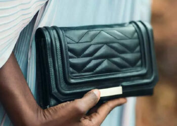 ഹാന്‍ഡ്ബാഗ്-തോക്കും-കമ്മലില്‍-ജിപിഎസ്-ട്രാക്കറും;-സ്ത്രീകളുടെ-സുരക്ഷയ്ക്കായി-യുവാവിന്റെ-പുത്തന്‍-കണ്ടുപിടിത്തം