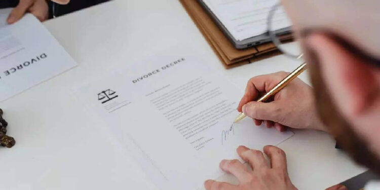 വിവാഹമോചനം-ആഘോഷിക്കാന്‍-ഒരുങ്ങി-18-പുരുഷന്മാര്‍;-ക്ഷണക്കത്ത്-വൈറലായതോടെ-വിമര്‍ശിച്ച്-സോഷ്യല്‍-മീഡിയ