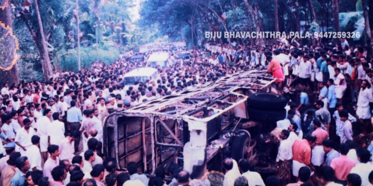 എമർജൻസി-എക്സിറ്റുകൾ,-പിന്നിലും-മുന്നിലും-വാതിലുകൾ;-ഒരു-അപകടത്തിന്-പിന്നാലെയുണ്ടായ-നവീകരണങ്ങൾ;-ഐങ്കൊമ്പ്-ബസ്-അപകടത്തിന്റെ-‘അറിയകഥകൾ’