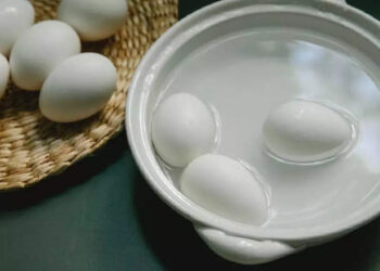 പുഴുങ്ങിയ-മുട്ട-എളുപ്പത്തില്‍-പൊളിച്ചെടുക്കാം;-വൈറലായി-ഇന്‍സ്റ്റഗ്രാമിലെ-വീഡിയോ