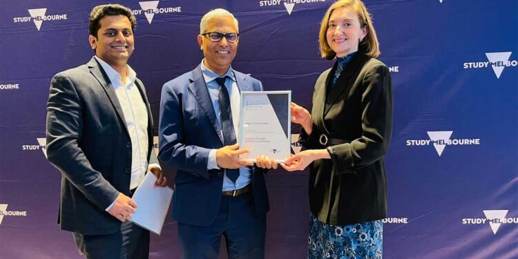 മികച്ച-നഴ്‌സിംഗ്-വിദ്യാഭ്യാസ-സ്ഥാപനത്തിനുള്ള-അവാർഡുകൾ-ihna-കരസ്ഥമാക്കി