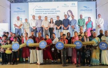 ചെല്ലാനത്ത്-മുത്തൂറ്റ്-പാപ്പച്ചന്‍-ഗ്രൂപ്പ്-നിര്‍മിച്ചു-നല്‍കിയ-11-വീടുകളുടെ-താക്കോല്‍-കൈമാറി