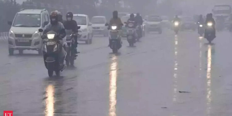 ആശങ്ക-ശക്തമാക്കി-ചക്രവാതച്ചുഴി;-ഈ-ജില്ലകളിലേക്ക്-ശക്തമായ-മഴയെത്തും,-യെല്ലോ-അലേർട്ട്-പ്രഖ്യാപിച്ചു