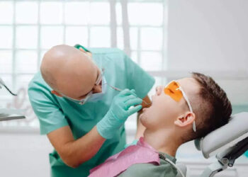 പല്ല്-എടുക്കാന്‍-ദശാബ്ദങ്ങളോളം-കാത്തിരുന്നു;-ഡോക്ടറുടെ-അപ്പോയ്‌മെൻ്റ്-കിട്ടാതെ-വന്നതോടെ-സ്വയം-പല്ല്-പറിച്ചു