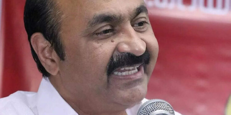 ‘ഗവർണറും-സംസ്ഥാന-സർക്കാരും-തമ്മിൽ-നടക്കുന്നത്-വ്യാജ-ഏറ്റുമുട്ടൽ;;-പരിഹാസവുമായി-വി-ഡി-സതീശൻ