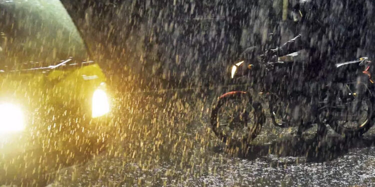 ന്യൂനമർദ്ദം:-അതിശക്തമായ-മഴ-തുടരും;-ഇടുക്കിയിൽ-ഓറഞ്ച്-അലേർട്ട്;-11-ജില്ലകളിൽ-ജാഗ്രതാ-നിർദേശം