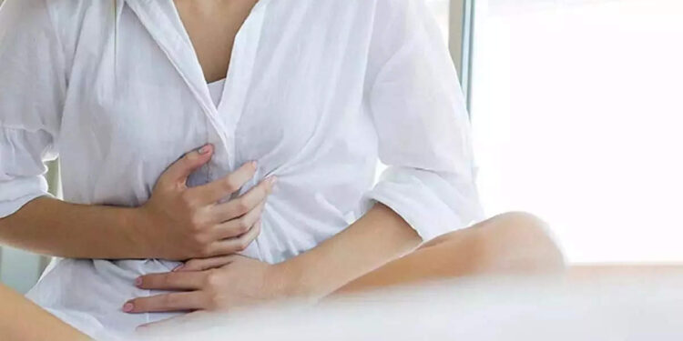 ovarian-cancer:-ഭക്ഷണം-കഴിക്കുമ്പോൾ-ഈ-ലക്ഷണങ്ങളുണ്ടോ,-അണ്ഡാശയ-ക്യാൻസറാകാനുള്ള-സാധ്യതയായേക്കാം