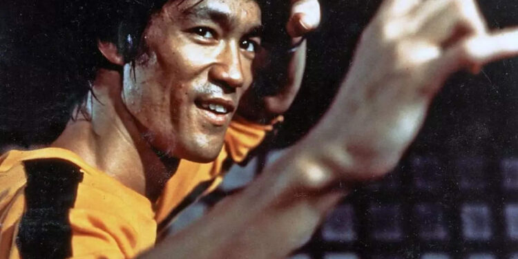 bruce-lee-death:-ബ്രൂസ്-ലീ-മരിച്ചത്-അമിതമായി-വെള്ളം-കുടിച്ചത്-കാരണമെന്ന്-പഠനം;-അമിത-വെള്ളം-കുടി-ജീവൻ-എടുക്കുമോ?