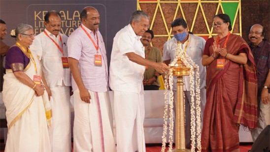 ഒരുമ-കാക്കാൻ-പുസ്തകസ്നേഹികൾ-മുന്നിട്ടിറങ്ങണം:-മുഖ്യമന്ത്രി