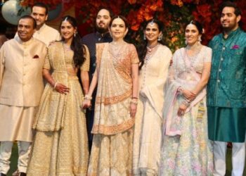 ആഘോഷമായി-അനന്ത്-അംബാനി–-രാധിക-മർച്ചന്റ്-വിവാഹ-നിശ്ചയം;-വൈറലായി-ചിത്രങ്ങളും-വീഡിയോയും