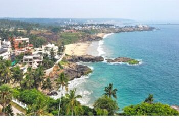 ആകാശക്കാഴ്‌ചയിലെ-ആനന്ദം;-കോവളത്ത്-സന്ദർശക-തിരക്ക്‌