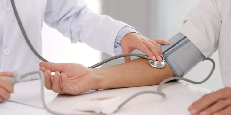 കാലിലെ-ഈ-ലക്ഷണങ്ങൾ-ഉയർന്ന-രക്തസമ്മർദ്ദത്തിൻ്റെ-സൂചനയാകാം