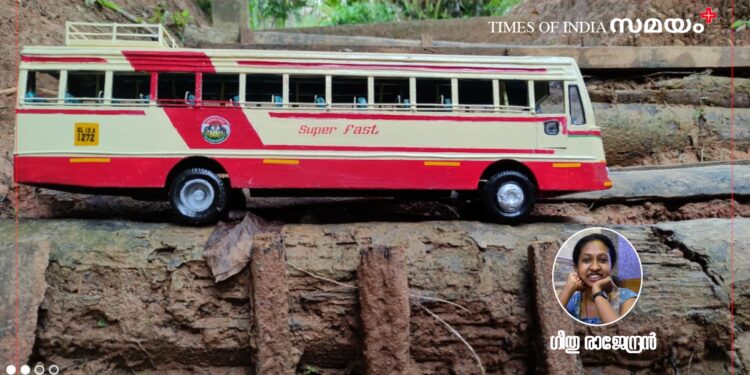 വീട്ടിൽ-സ്വന്തമായി-കെഎസ്ആർടിസി-ഡിപ്പോയുള്ള-അരുണും-അഖിലും;-ഹിറ്റായി-ഇരട്ട-സഹോദരങ്ങളുടെ-മിനിയേച്ചർ-ആനവണ്ടികൾ