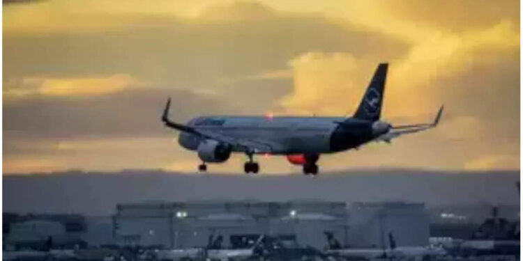 അടിയന്തിര-ലാൻഡിങ്ങുമായി-എയർ-ഇന്ത്യ-എക്സ്പ്രസ്;-ദമാമിലേക്ക്-പറന്ന-വിമാനത്തിന്-സംഭവിച്ചത്-ടെയ്ൽ-സ്ട്രൈക്ക്;-വിശദമായി-അറിയാം