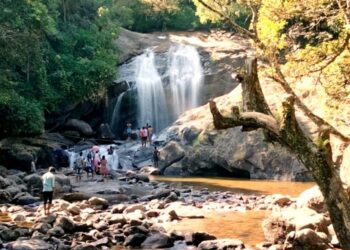 ലക്കത്തിലേക്ക്-വരൂ,-കുളിച്ച്-കുളിര്‍ന്ന്-പോകാം