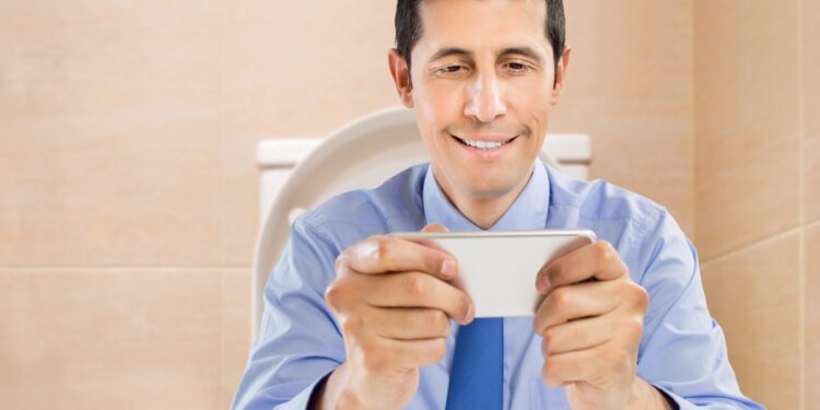 ബാത്ത്‌റൂമില്‍-അധിക-സമയം-ചെലവഴിക്കുന്ന-പുരുഷന്മാര്‍-ചെയ്യുന്നത്-ഇക്കാര്യങ്ങള്‍