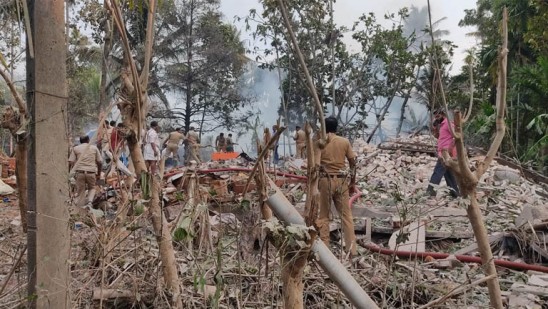 കൊച്ചി-വരാപ്പുഴയിൽ-പടക്ക-നിർമ്മാണശാലയിൽ-സ്ഫോടനം:-ഒരാൾ-മരിച്ചു,-അഞ്ചു-പേർക്ക്-പരിക്ക്