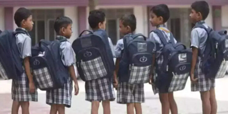 രണ്ട്-ജില്ലകളിലെ-വിവിധ-വിദ്യാഭ്യാസ-സ്ഥാപനങ്ങൾക്ക്-ഇന്ന്-അവധി;-ജില്ലാ-കളക്ടർമാരുടെ-പ്രഖ്യാപനത്തിന്‍റെ-വിശദാംശങ്ങൾ-അറിയാം