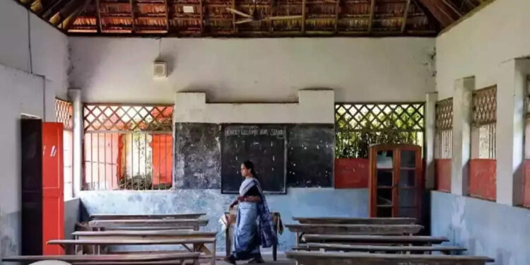 സര്‍ക്കാര്‍-അധ്യാപകര്‍ക്ക്-അഞ്ചു-വര്‍ഷം-കൂടുമ്പോള്‍-നിര്‍ബന്ധിത-സ്ഥലംമാറ്റം;-കരടുനയം-തയ്യാറാക്കി