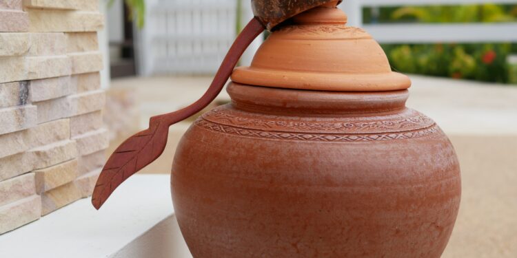 ഫ്രിഡ്-വേണ്ട,-വൈദ്യുതി-വേണ്ട,-ഇങ്ങനേയും-വെള്ളം-തണുപ്പിക്കാം