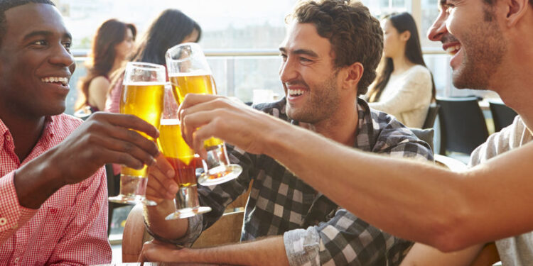 വിക്ടോറിയക്കാർക്കിനി മെൽബൺ കപ്പ് ദിനം മുതൽ പൊതു ഇടങ്ങളിൽ മദ്യപിക്കാം .