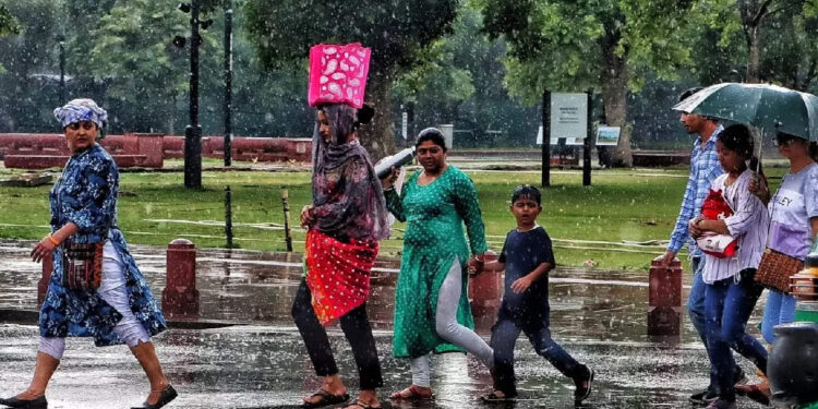 kerala-rain:-ന്യൂനമർദ്ദം-ചുഴലിക്കാറ്റാകും;-സംസ്ഥാനത്ത്-ശക്തമായ-മഴയ്ക്ക്-സാധ്യത;-മുന്നറിയിപ്പുമായി-കാലാവസ്ഥാ-വകുപ്പ്
