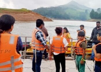 മാട്ടുപ്പെട്ടിയിൽ-ബോട്ടിലേറാം…- ജാക്കറ്റുണ്ട്‌-സുരക്ഷയ്‌ക്ക്‌