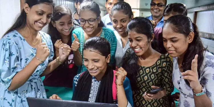 പാല,-മൂവാറ്റുപുഴ-ഉപ-വിദ്യാഭ്യാസ-ജില്ലകൾ-തിളങ്ങി;-നൂറ്-ശതമാനം-വിജയം