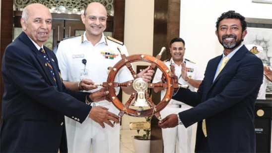 ഗോൾഡൻ-ഗ്ലോബിന്-
ഇനിയില്ല-:-അഭിലാഷ്-ടോമി