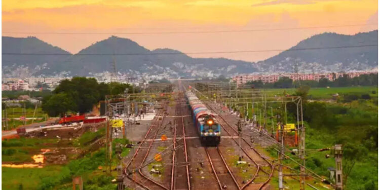 കെ-റെയിൽ-വേണ്ടിവരില്ല?-നാലുവരി-റെയിൽപ്പാതയുടെ-സർവേക്ക്-ഗതിവേഗം-കൂടി;-വളവ്-നിവർത്തൽ-നീക്കവും-ത്വരിതഗതിയിൽ;-അതിവേഗ-പാതയ്ക്കായി-ധൃതിയോടെ-റെയിൽവേ