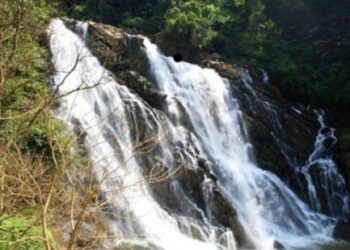 കൺനിറയെ-കാണാം- മീൻമുട്ടിയിലെ- വെള്ളിക്കൊലുസ്‌