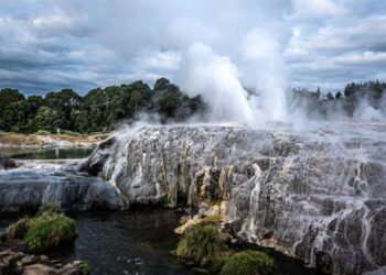 വാൻഗോഗിന്റെ-ജനാല;-അഗ്നിപർവ്വതങ്ങൾ;-മനുഷ്യരുടെ-നിർവചനം
