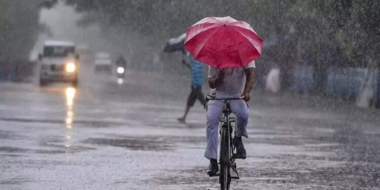 ആഞ്ഞടിക്കുമോ-മഴ?-അറബിക്കടലിൽ-ചക്രവാതച്ചുഴി;-യെല്ലോ-അലേർട്ട്-പ്രഖ്യാപിച്ചു