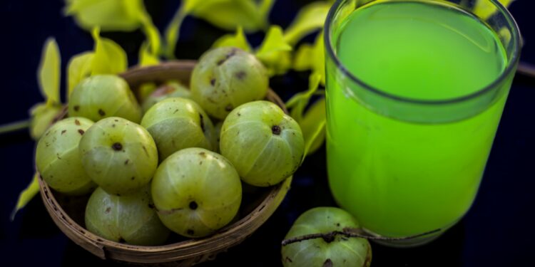 നെല്ലിക്ക-ജ്യൂസായല്ല,-നെല്ലിക്കയായി-തന്നെ-കഴിയ്ക്കൂ,-കാര്യം…