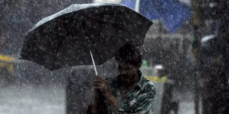 ശക്തമായ-കാറ്റിനും-മഴയ്ക്കും-സാധ്യത;-എമർജൻസി-ഓപ്പറേഷൻ-സെന്‍റർ-പ്രവർത്തനമാരംഭിച്ചു;-ദുരന്ത-പ്രതികരണ-സേന-സജ്ജം