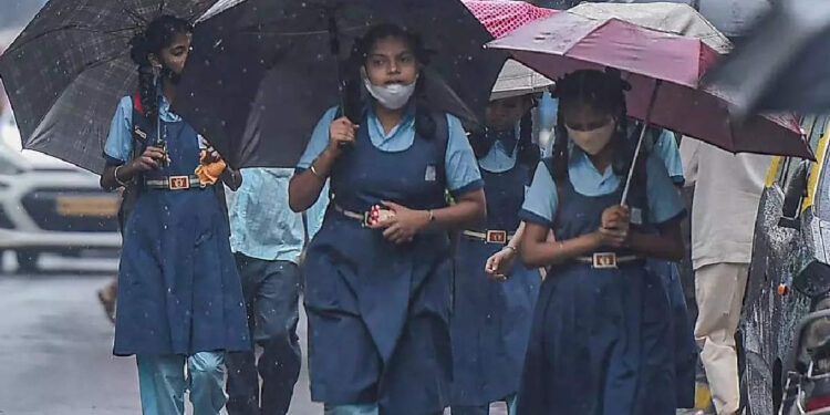 മഴ:-ഈ-ജില്ലകളിലെ-വിദ്യാഭ്യാസ-സ്ഥാപനങ്ങൾക്ക്-ഇന്ന്-അവധി;-പരീക്ഷകളിലും-മാറ്റം