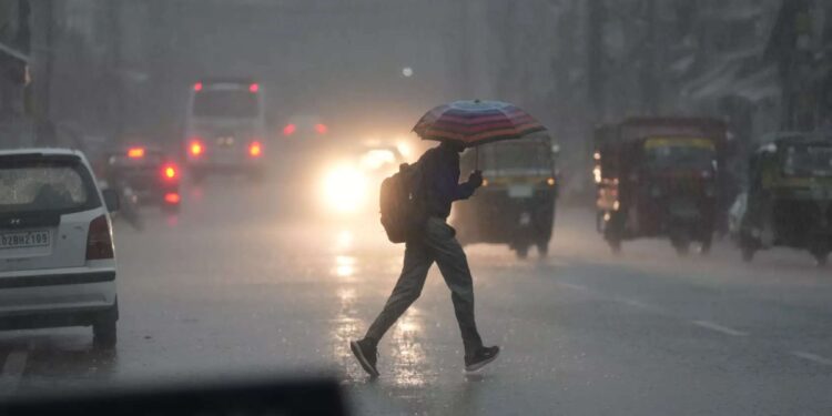 മഴമുന്നറിയിപ്പിൽ-മാറ്റം:-11-ജില്ലകളിൽ-ഓറഞ്ച്-അലേർട്ട്,-വരുന്ന-മണിക്കൂറുകളിൽ-ഈ-ജില്ലകളിൽ-മഴ-ശക്തമാകും