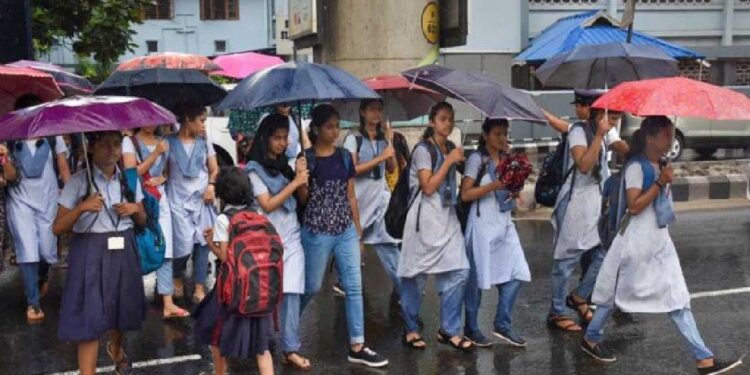 മഴ-തുടരും;-ഇന്ന്-മൂന്ന്-ജില്ലകളിലെ-ഏതാനം-സ്കൂളുകൾക്ക്-അവധി,-പരീക്ഷകൾക്ക്-മാറ്റമില്ല