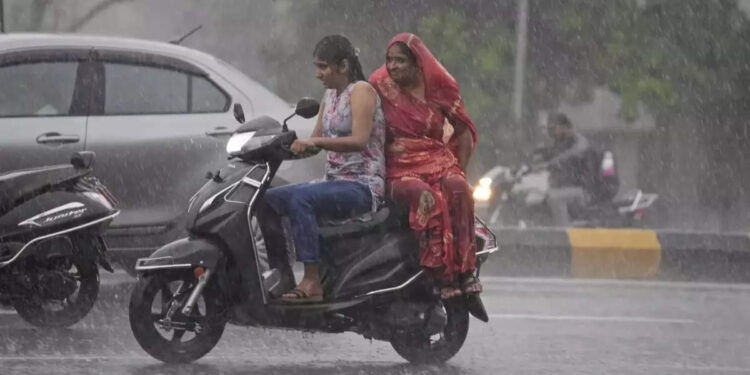 വരും-ദിവസങ്ങളിൽ-ശക്തമായ-മഴയ്ക്ക്-സാധ്യത;-ഇന്ന്-മൂന്ന്-ജില്ലകളിൽ-യെല്ലോ-അലേർട്ട്