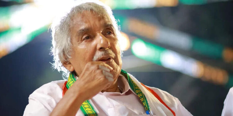 കേരളത്തിന്‍റെ-ജനനായകന്‍-യാത്രയായി;-ആശ്വാസമായിരുന്നു-ആ-പേര്;-ഉമ്മൻ-ചാണ്ടിയ്ക്ക്-ആദരാഞ്ജലികൾ-നേർന്ന്-വിഡി-സതീശൻ