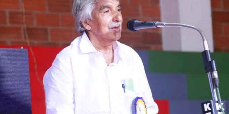 oommen-chandy-death:-ഭൗതിക-ശരീരം-തിരുവനന്തപുരത്തേക്ക്;-തലസ്ഥാനത്തും-കോട്ടയത്തും-പൊതുദർശനം;-സംസ്കാരം-വ്യാഴാഴ്ച
